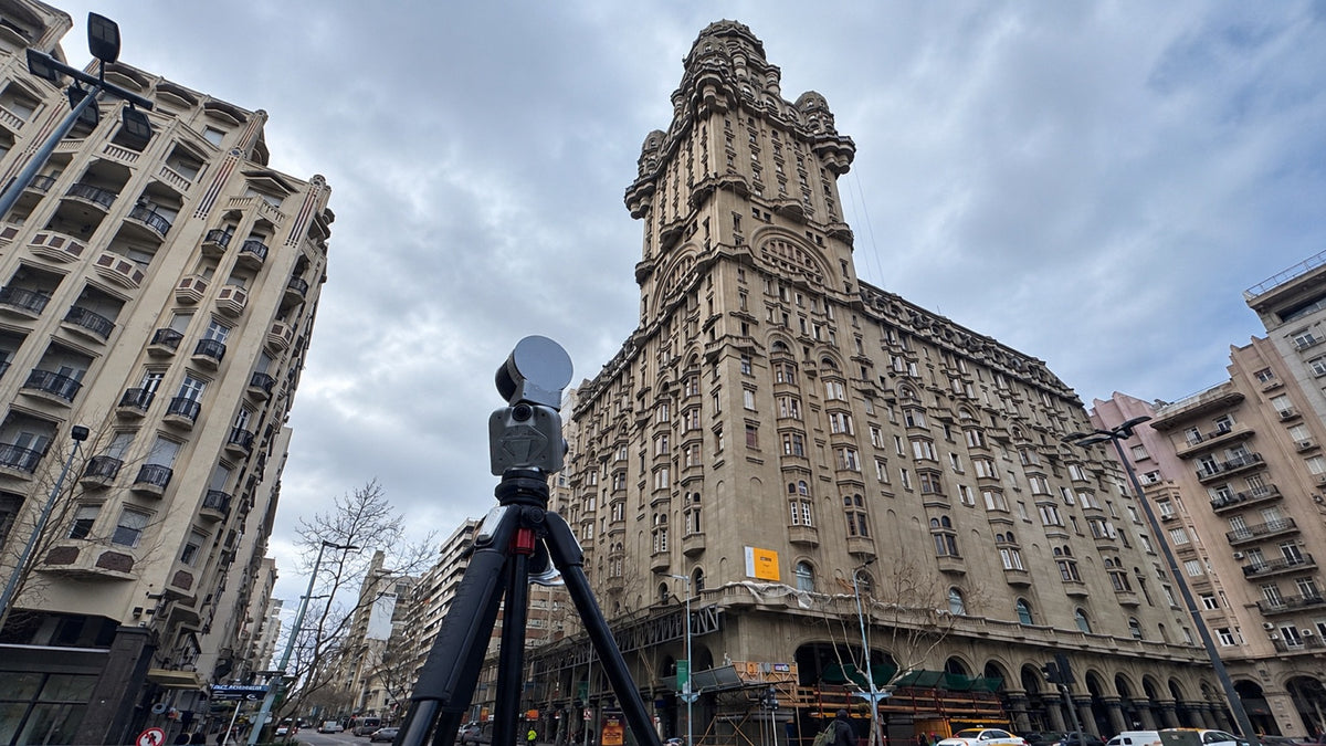 FJD Trion T1 scanning a historic building facade